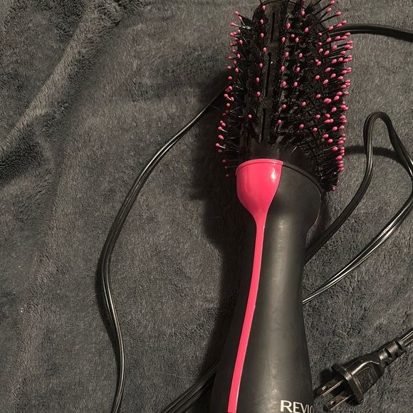 Revlon Black and Pink Hair Tool for Effortless Styling - Picture 3 of 4